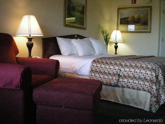 Baymont By Wyndham Greenville Room photo